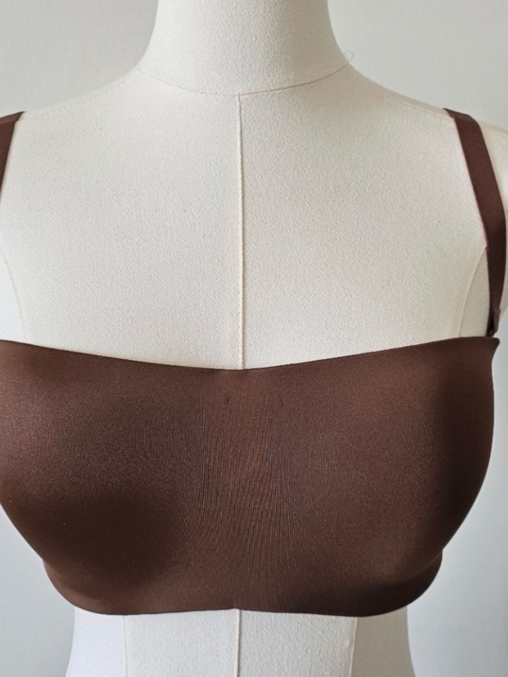 Skims 36D wireless form strapless bra cocoa
